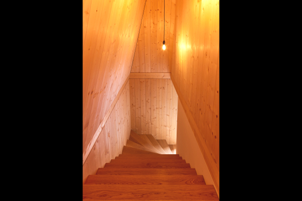 Gartenheim innen Treppe 1064