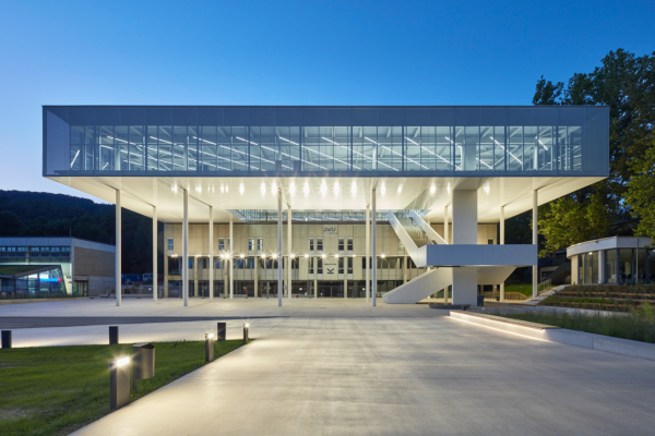 JKU Linz Learning Center Foto Klomfar 1606BIB 012 BEARB 1600Pxl 202